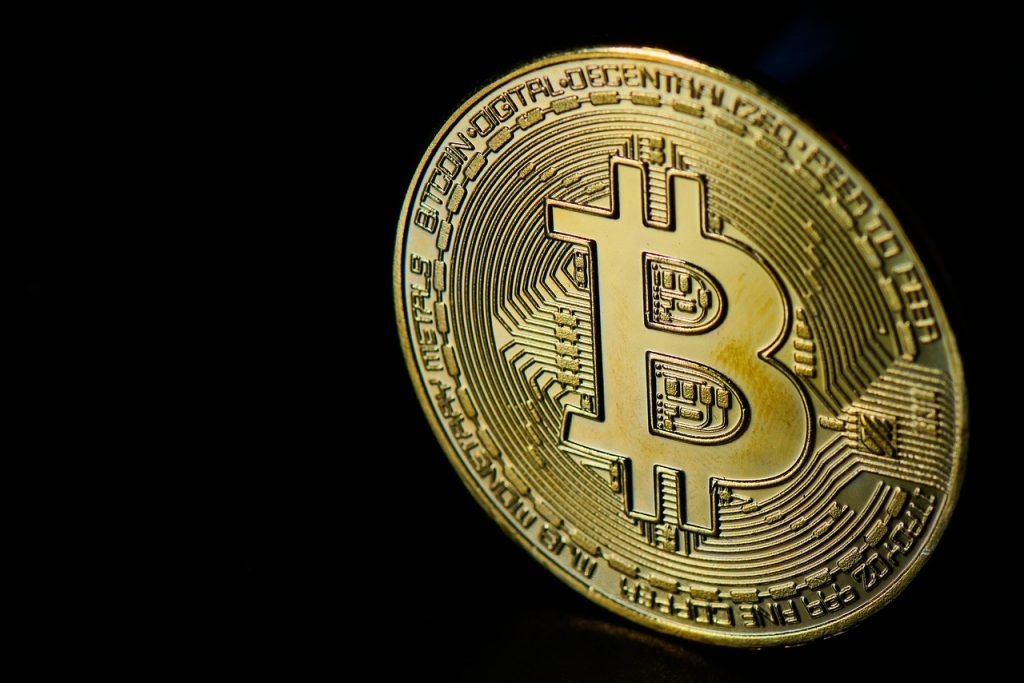 What’s Going On With Bitcoin And The Stock Market? Analyst Breaks It Down